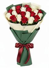 Букет Микс из красных и белых роз в Тогучине