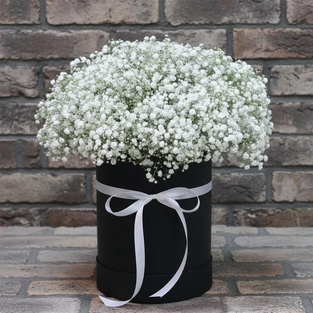 Цветочная композиция из Гипсофила в шляпной коробке в Тогучине