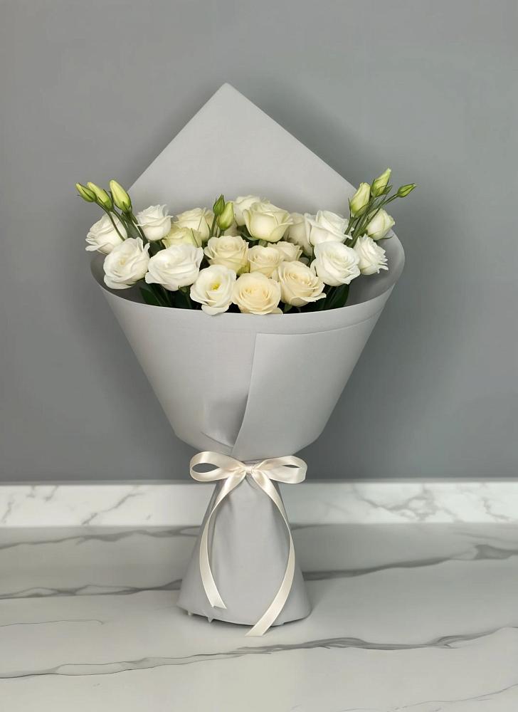 Букет цветов из: Розы и Лизиантусы в Тогучине