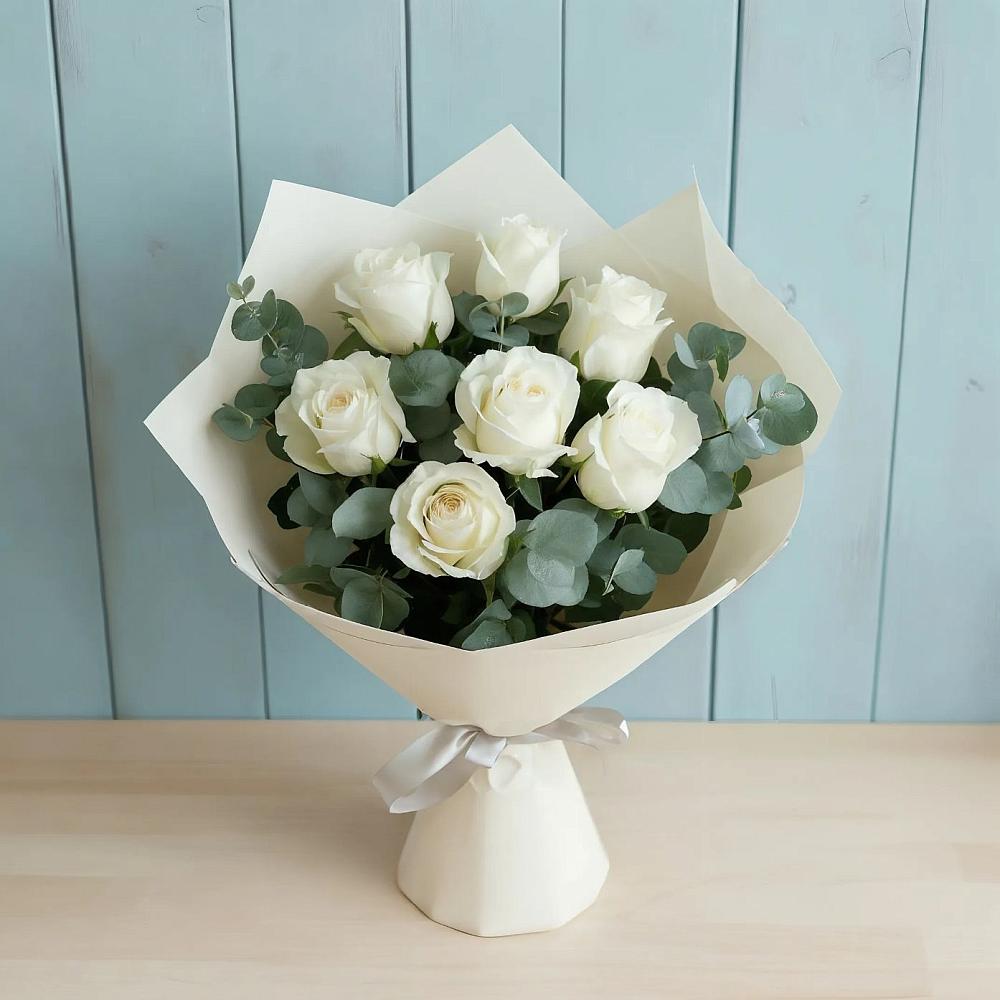 Букет Белые розы в Эвкалипте в Тогучине