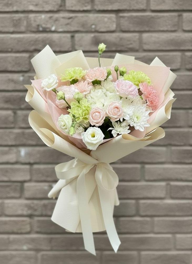 Букет цветов из: Гвоздики, Розы, Лизиантусы и Хризантемы в Тогучине