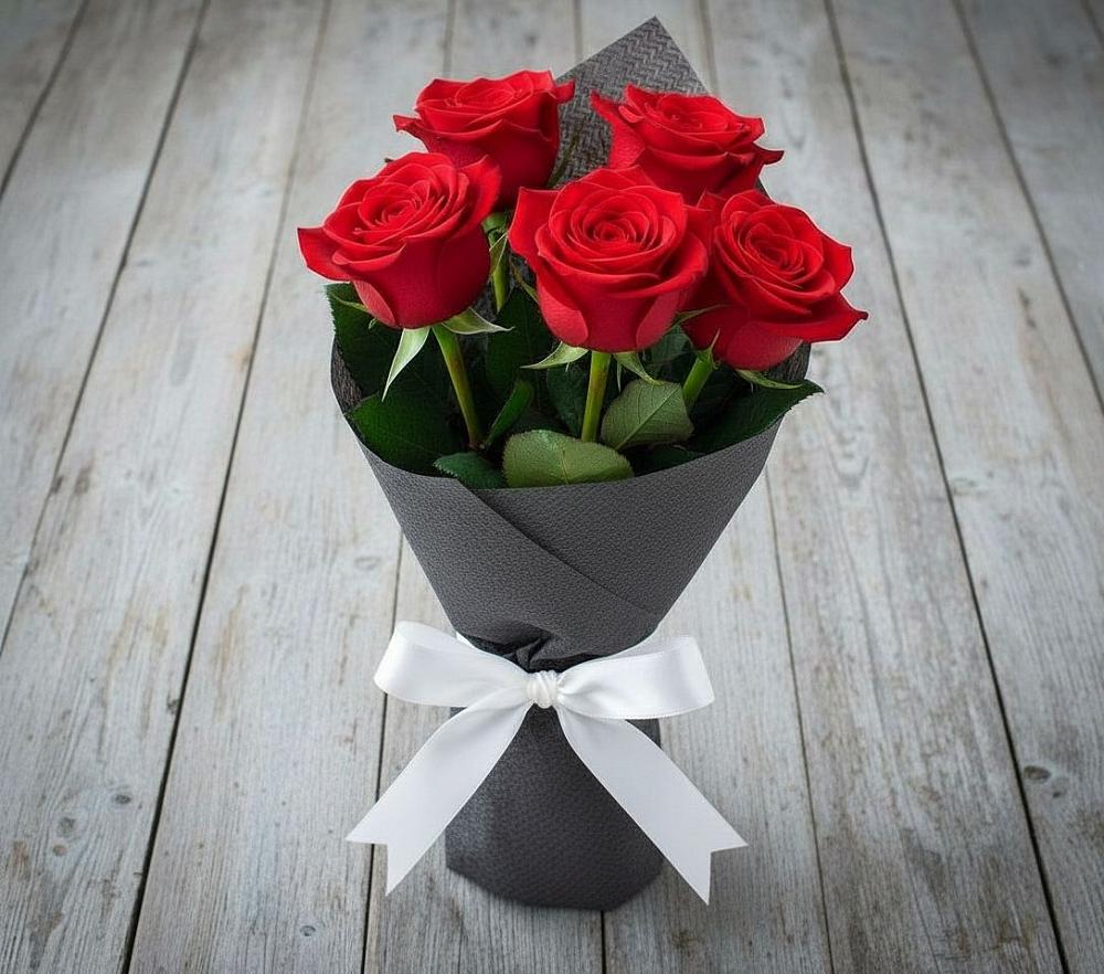 Букет 5 Красных роз Эдлесс Лав в Тогучине