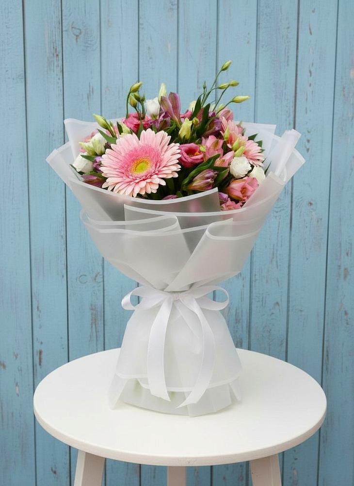 Букет цветов из: Герберы, Альстромерии и Лизиантусы в Тогучине