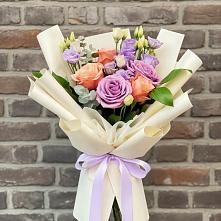 Букет цветов из:  Лизиантусы и Розы в Тогучине