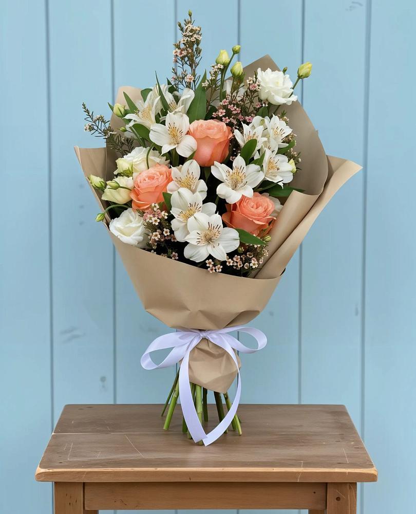 Букет цветов из: Альстромерии, Лизиантусы, Розы и Хризантемы в Тогучине